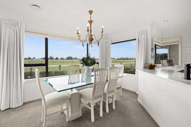 Picture-perfect racecourse retreat