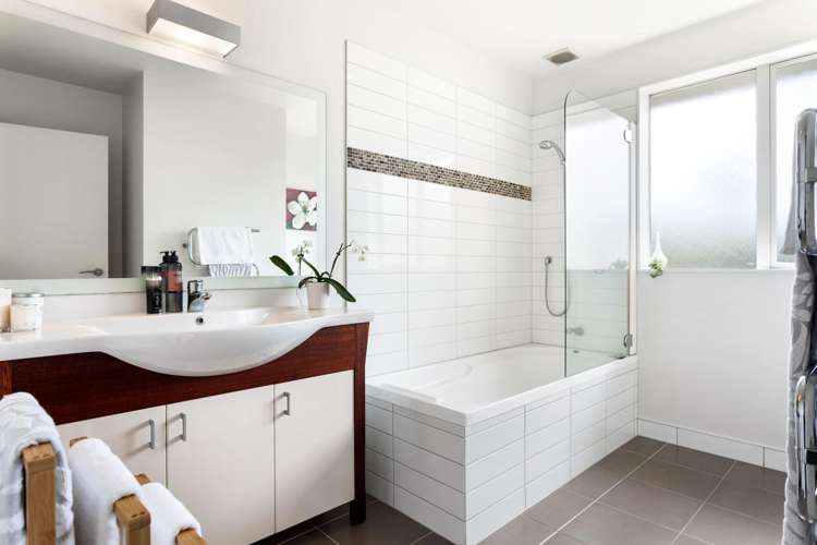 16b Neil Avenue Te Atatu Peninsula_10