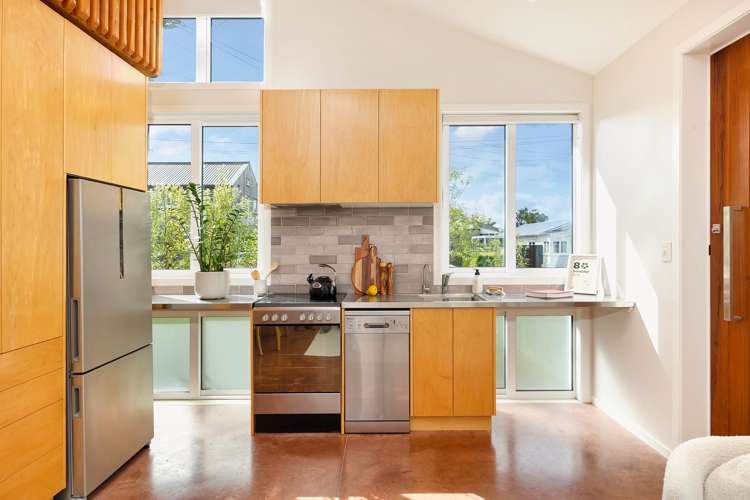 25 Tui Street Point Chevalier_28