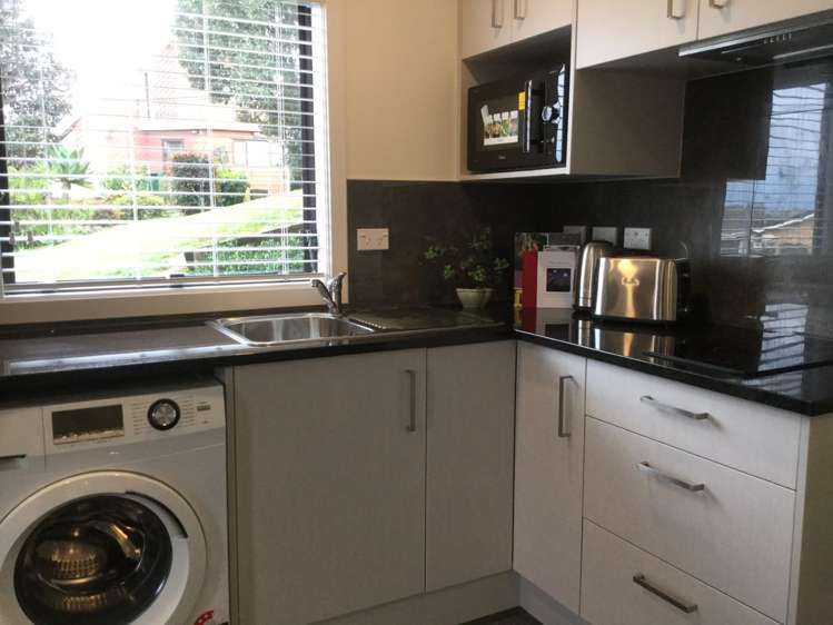 19 Eleanor Place (Studio) Blockhouse Bay_5