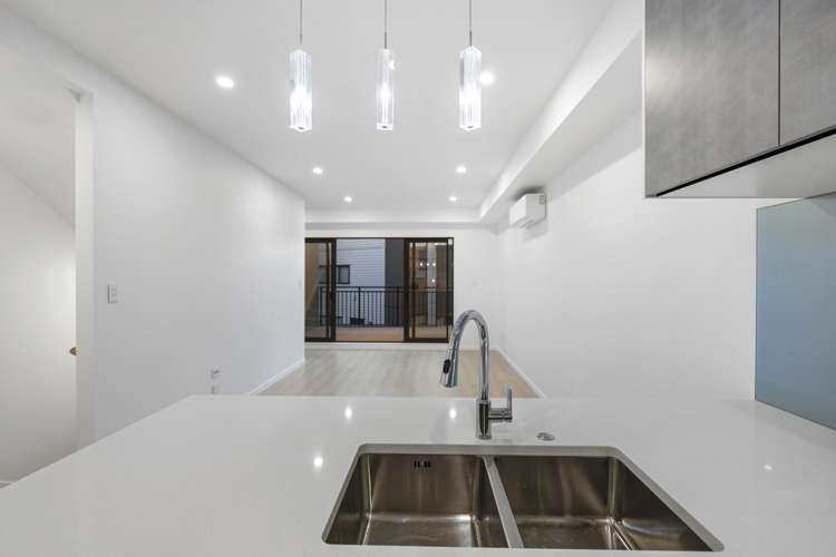 4/11 Oteha Valley Road Northcross_9