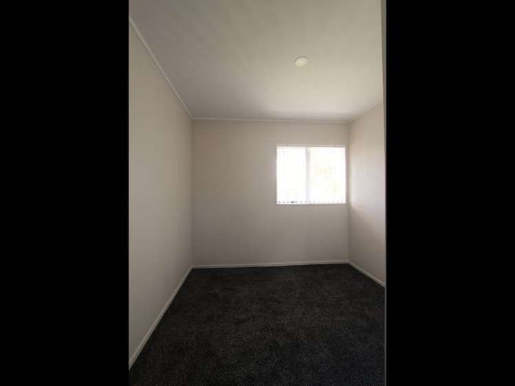 1/2 Kennington Drive Clendon Park_9