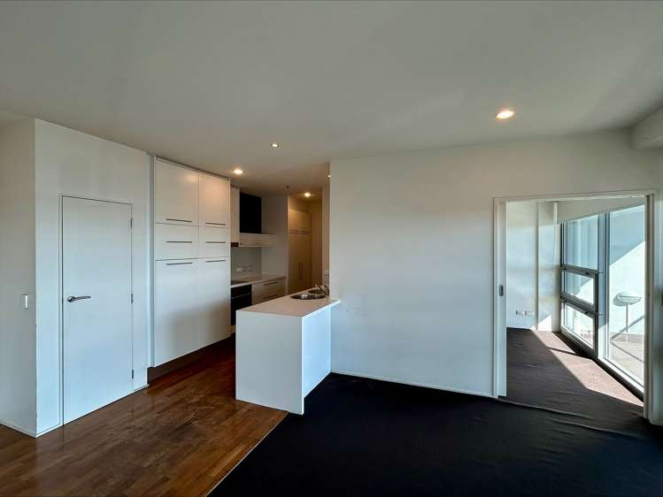 608/2 Beach Road Auckland Central_4