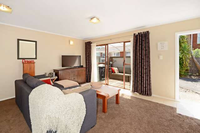 2/772 Beach Road Browns Bay_3