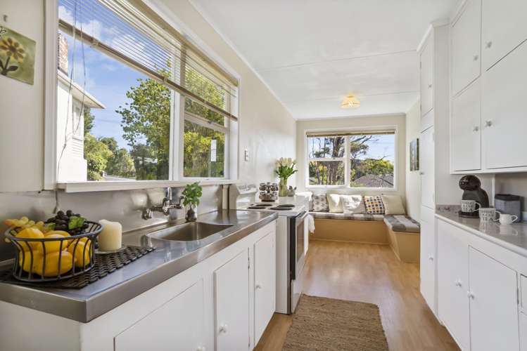 15 Highland Avenue Titirangi_23