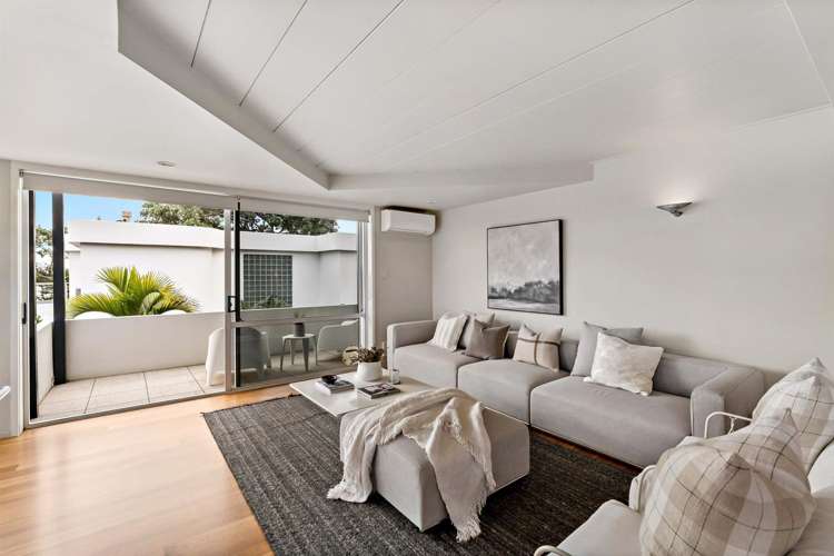 2/8a Audrey Road Takapuna_9