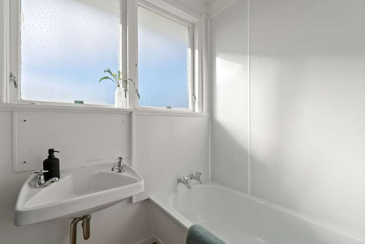 70-72 Waihemo Street Waitangirua_14