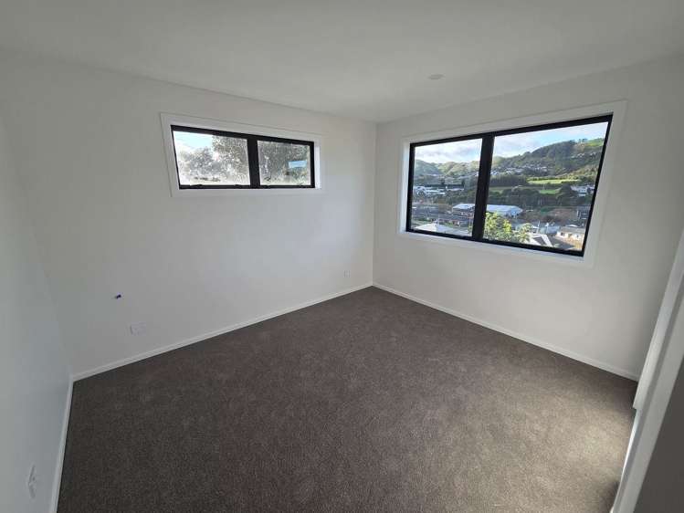 235 Main Road Tawa_13