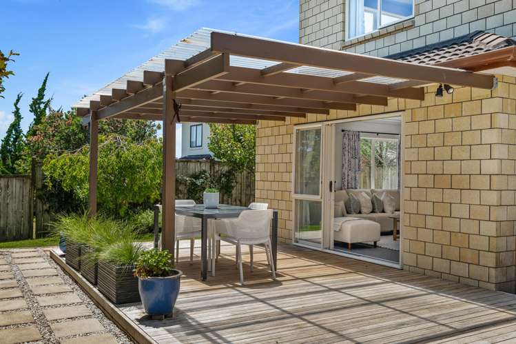 4 Mary Forgham Drive Greenhithe_13