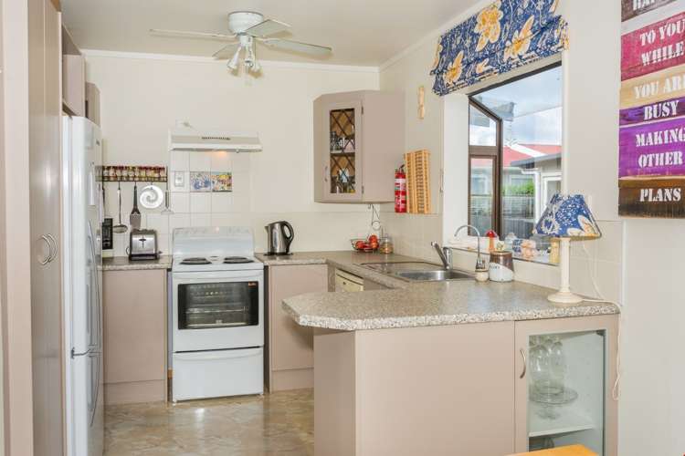 2/294 Birkdale Road Birkdale_7