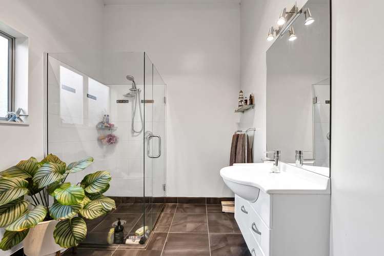 82 Mawhitiwhiti Road Normanby_14