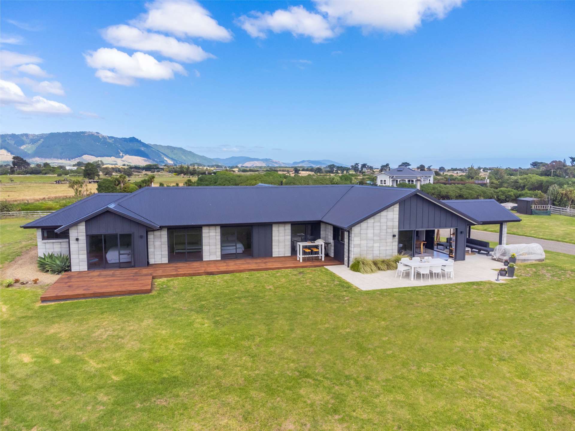 39 Sandown Road Te Horo Beach_0