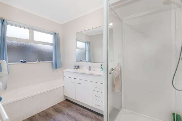 18 Chesterfield Way Orewa_11