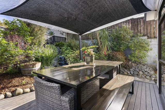 Flexible Living + Income/Guest Potential