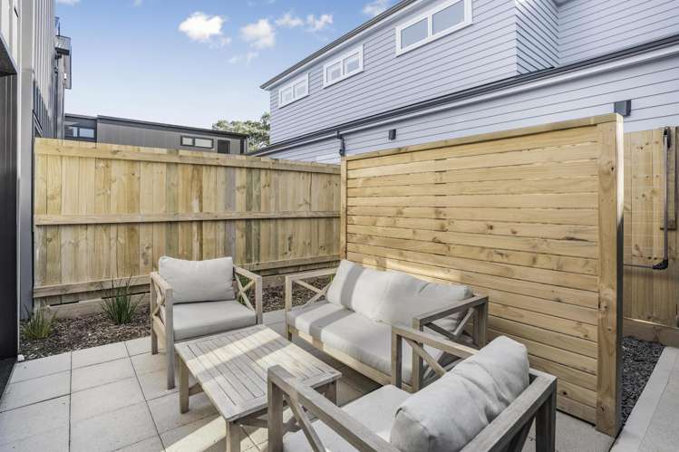 3/62 Queens Grove Hutt Central_18