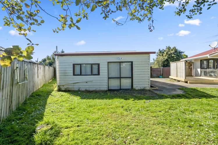 2/4 Sutton Crescent Papakura_11