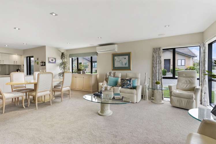 58 Royalle Mews Botany Downs_5