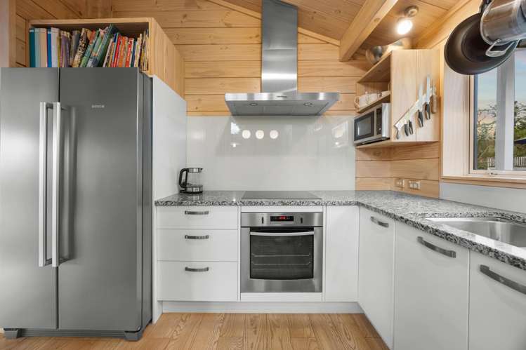 1/149b Glengarry Road Glen Eden_6