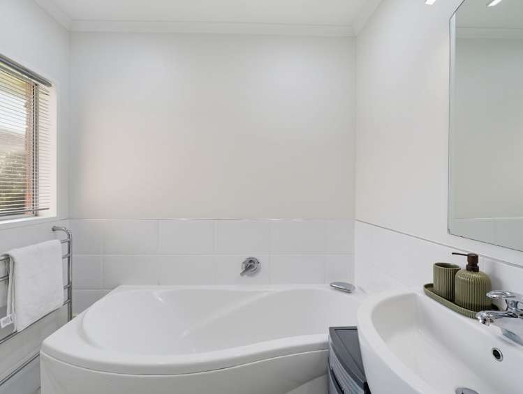 8 Aintree Crescent Awapuni_25