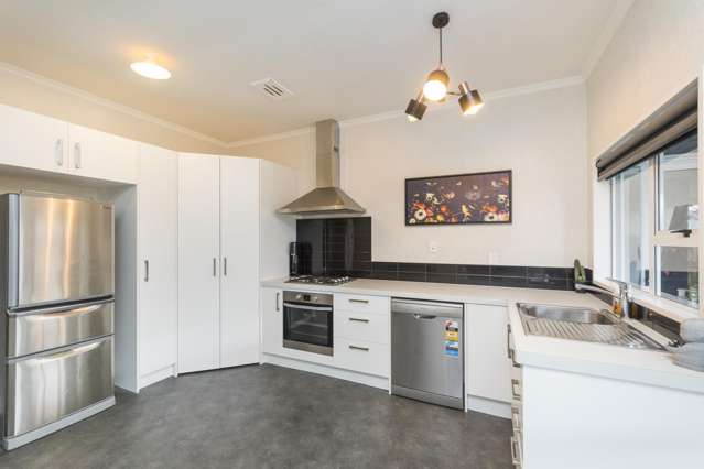 8 Ngaio Street West End_4