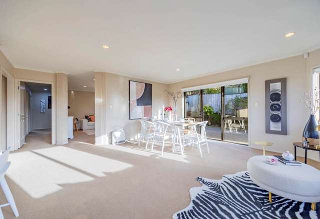 Immaculate 4-Bedroom Family Home in Greenhithe