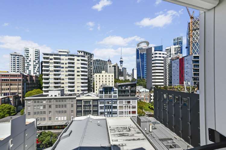 1019/41 Beach Road Auckland Central_13