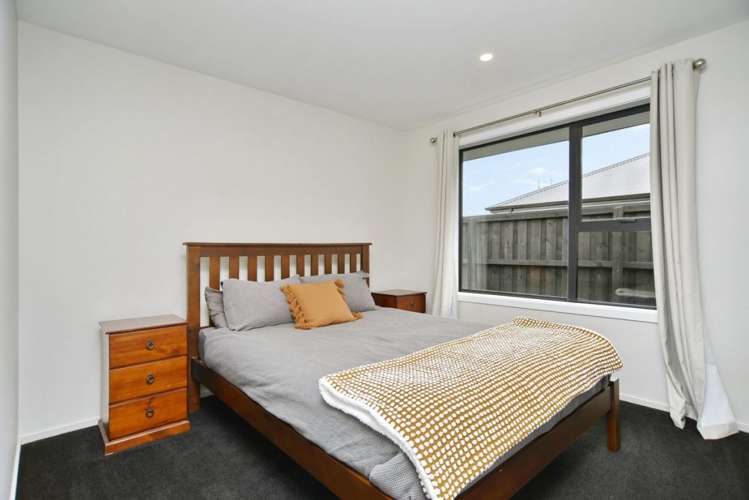 72 Quinn Crescent Woodend_12