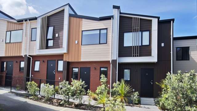 Modern 3 Bedroom Townhouse in Fairview Heights