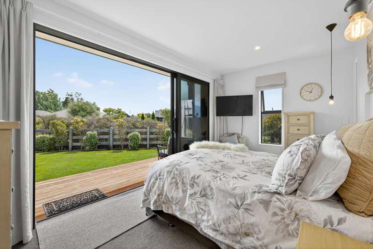 32 Carnaveron Drive Lincoln_11