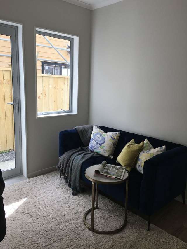 Modern 2BR Flat in Flat Bush - Semi Furnished