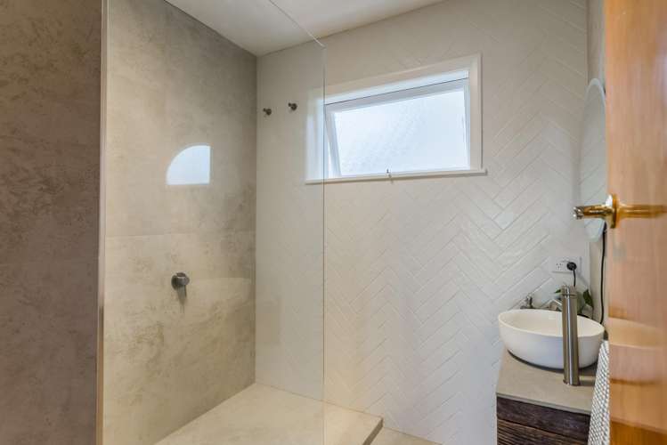 8 Eatwell Avenue Paraparaumu Beach_13