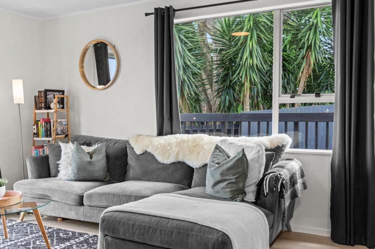 1/63 Rosier Road Glen Eden_14