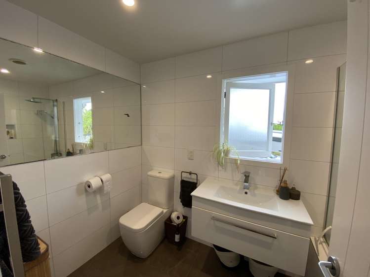 44 Flanshaw Road Te Atatu South_6