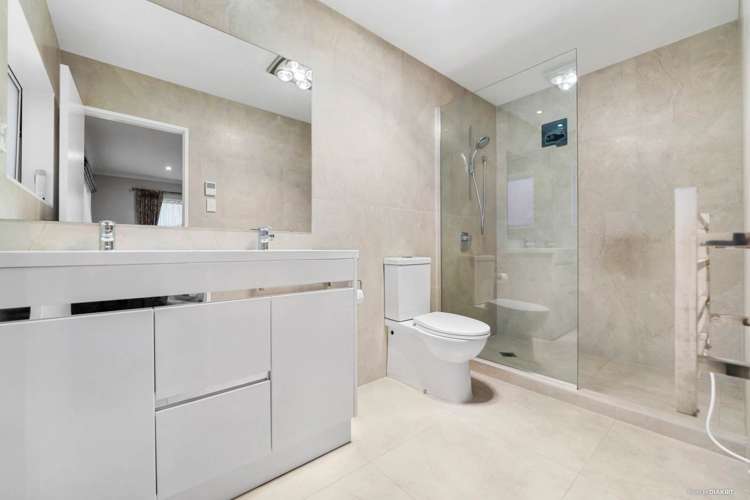 19 Castlebane Drive Flat Bush_16