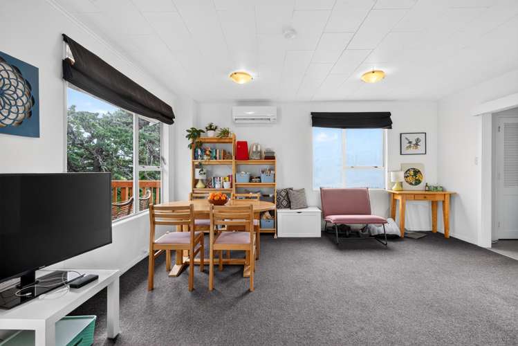 8 Cyril Way Paparangi_10