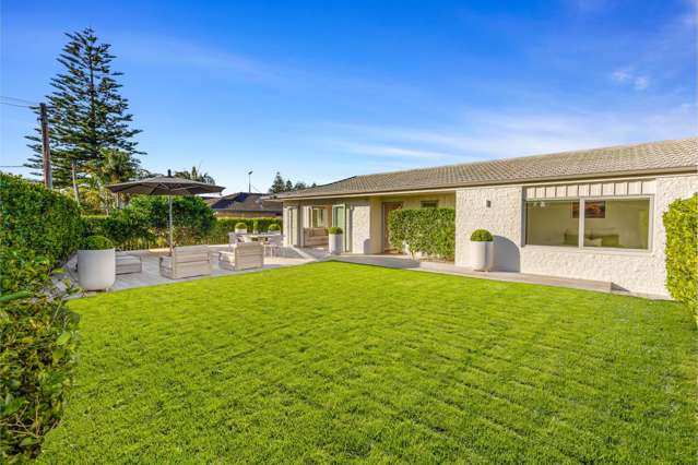 Exceptional Coastal Living, steps from Orewa beach
