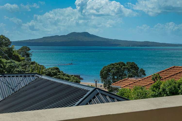 2/72 Beach Road Castor Bay_6