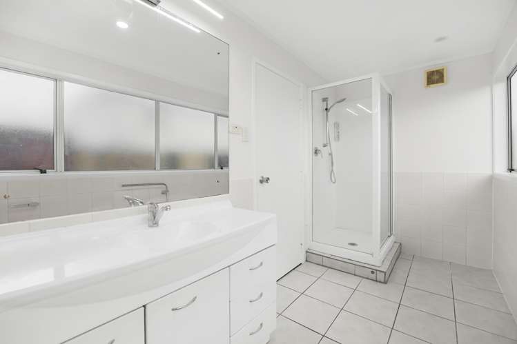 96 Reeves Road Pakuranga Heights_26