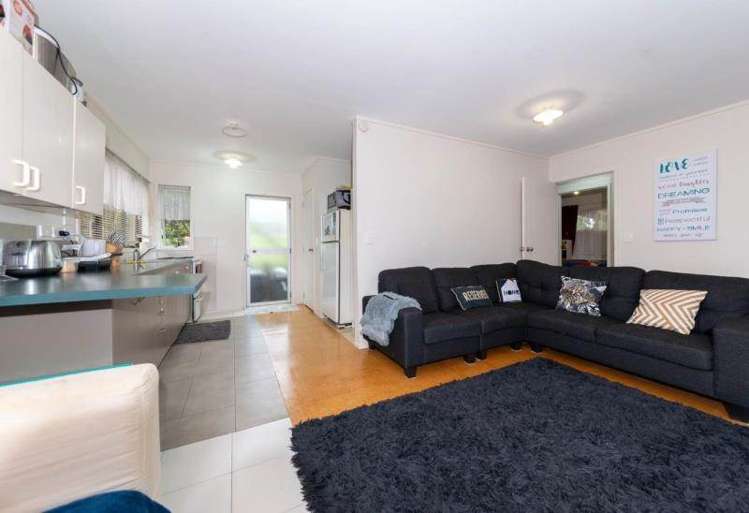 39 Helleur Road Massey_7