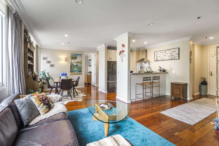 4F/28 Wellesley Street East_2