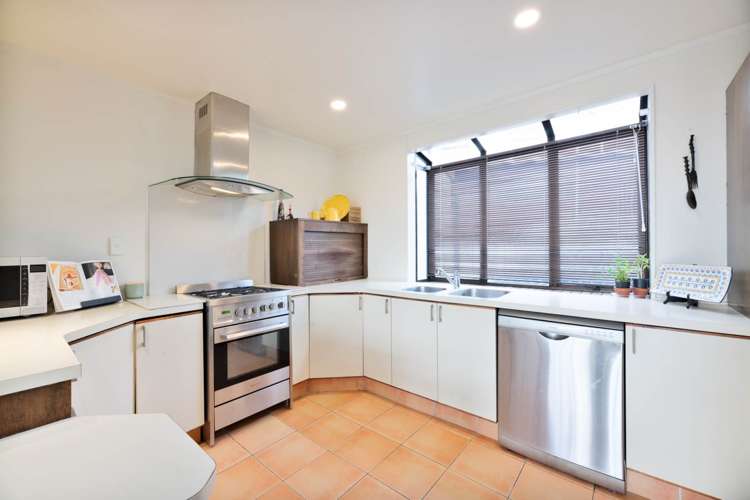 22 Greenvalley Rise Glenfield_8