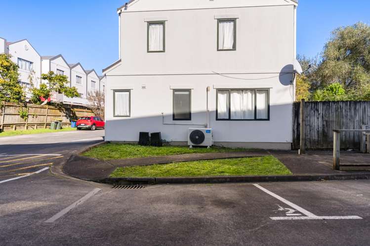 2/12 Ambrico Place New Lynn_12