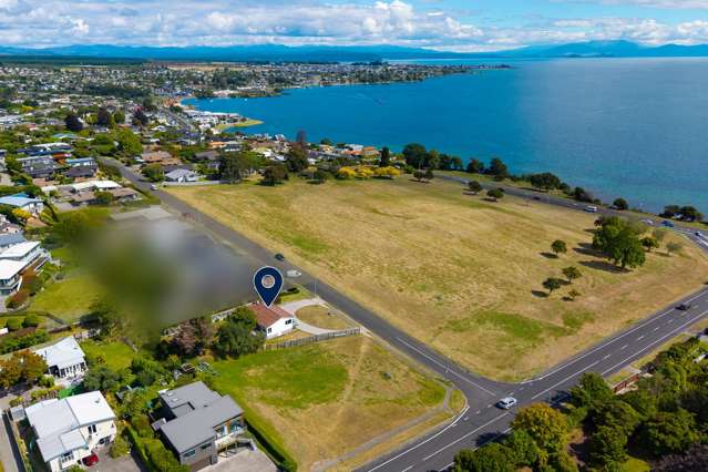 Blue chip Hilltop - Unimpeded Lake Taupo views