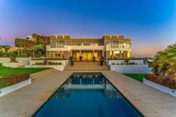 Clifftop mansions worth over $45m for sale in Auckland’s ultra-rich enclave