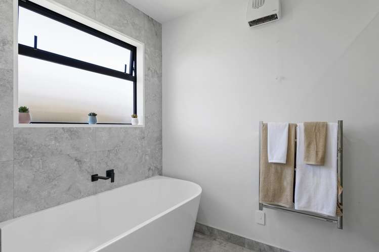 51 Candlesticks Crescent Lincoln_16