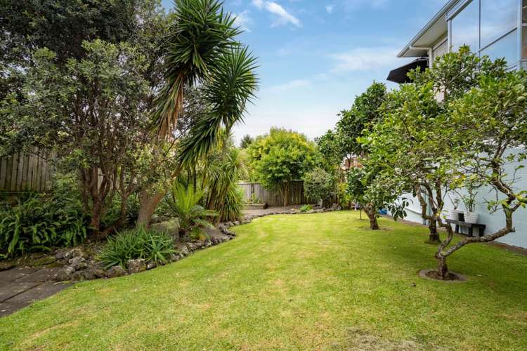 2/10 Sherie Place Howick_16