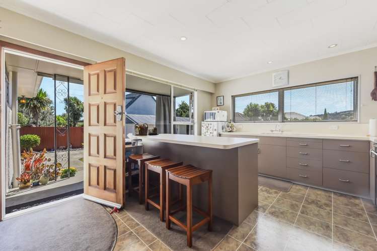 13 Newall Avenue Stoke_9