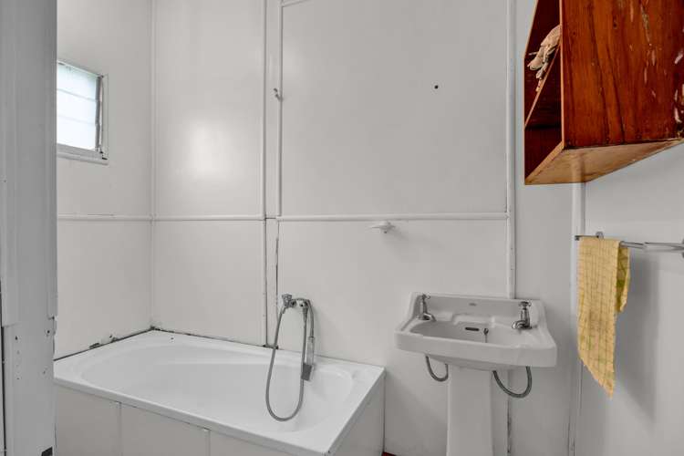 50 Terou Street Manaia_14