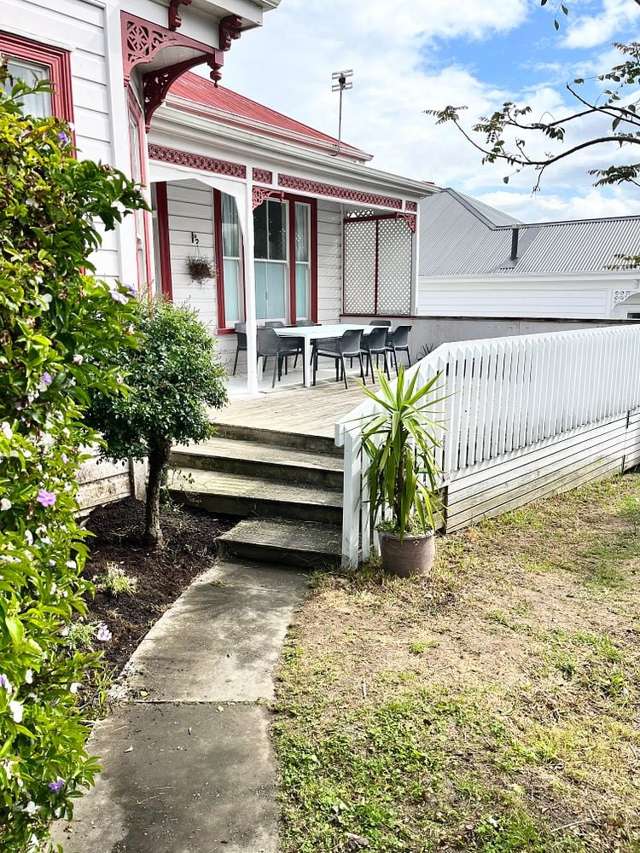 7-Bedroom Villa Apartment – Herne Bay, Auckland