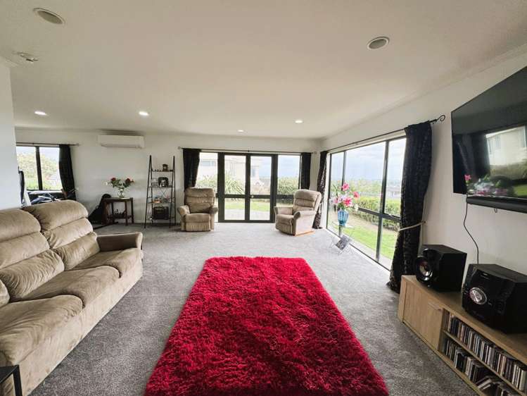 84 Churchill Drive_5